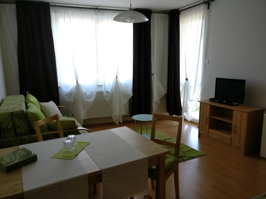 Jade Apartment Hegykő Екстериор снимка